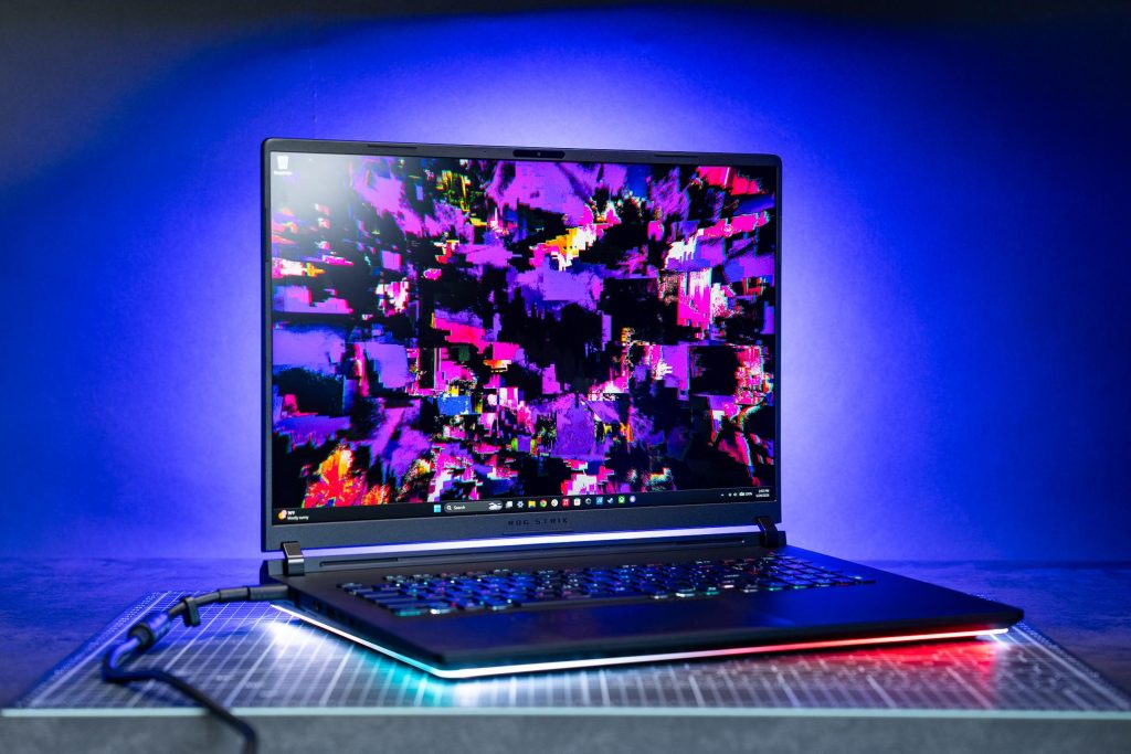 Asus ROG Strix Scar 18 Bu lüks oyun laptopu diğer ekranları kıskandırabilir