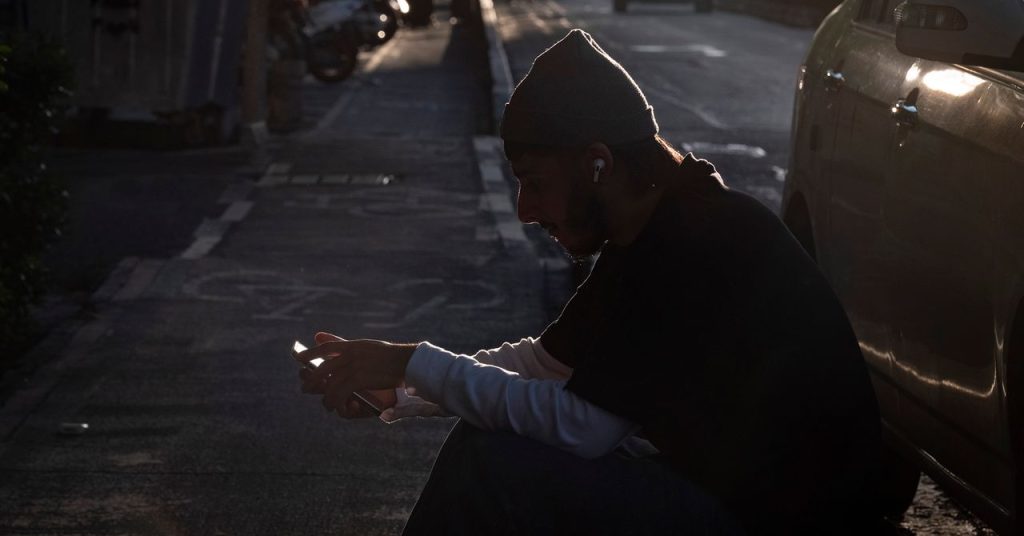 İran’da 3 Aylık Kesintinin Ardından İnternet Kısmen Geri Döndü