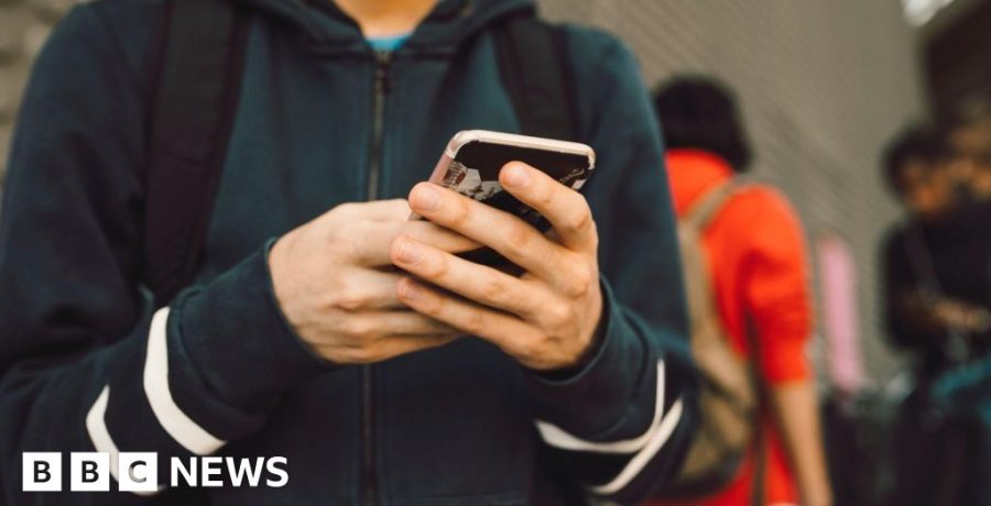 İngiltere Polis Yetkilileri, 16 Yaş Altındaki Çocukların Güvensiz Sosyal Medya Platformlarına Erişimini Engellemek İstedi