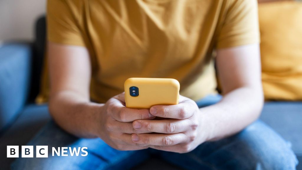 Ofcom, bir yetişkin içerik sitesine 600.000 £ para cezası kesti