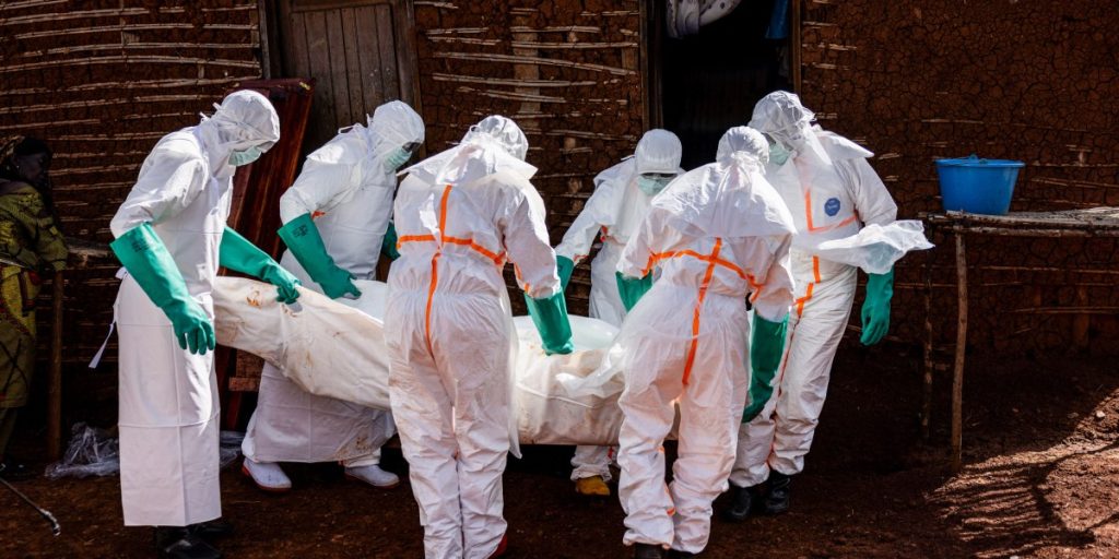 Öldürücü Ebola salgını kontrol altına alınamıyor
