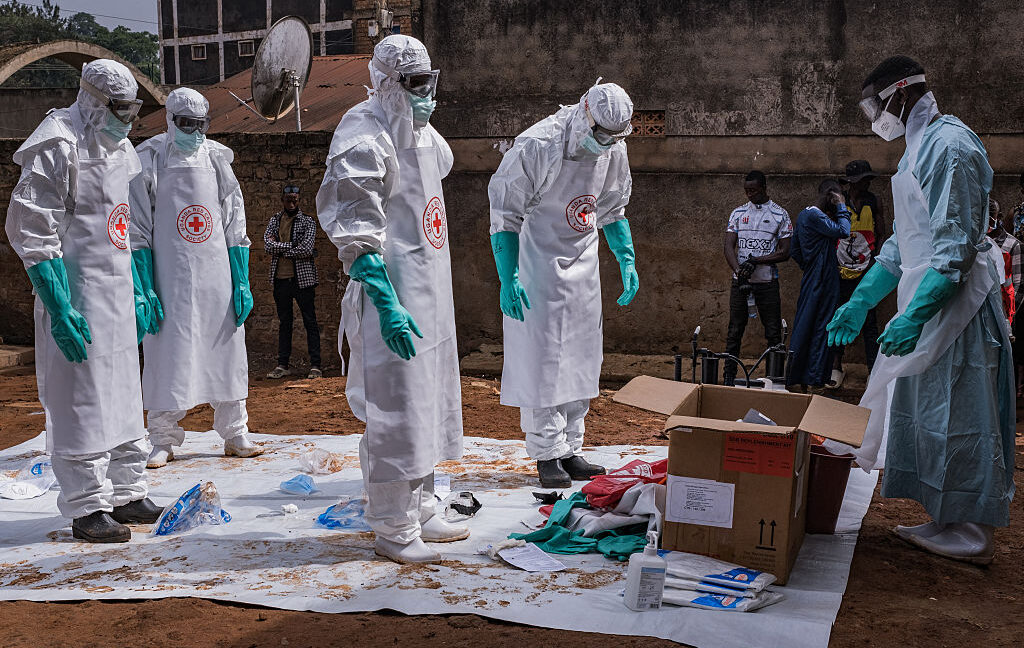 Trump Yönetimi Ebola Maruziyetli Amerikalıları ABD’ye Girişten Men ediyor, Kenya’ya Gönderiyor