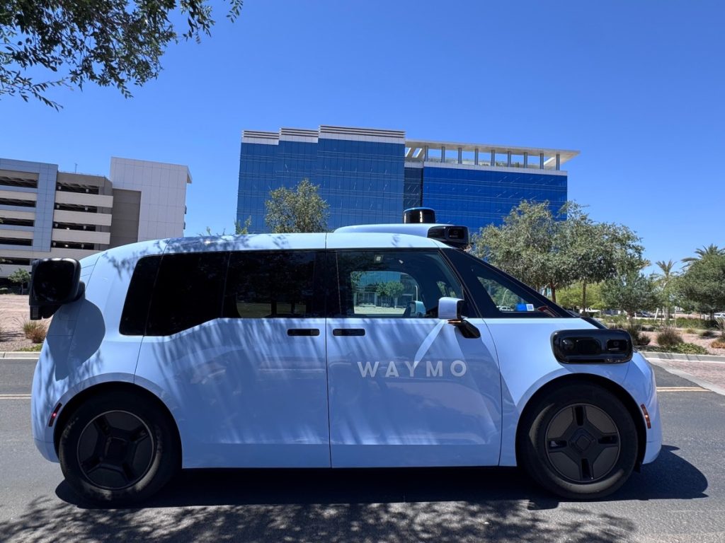 Waymo’nun Yeni Robotaksisi Çin Yapımı, Kârlı Olacak Şekilde Tasarlandı ve Şimdi Yolcu Alıyor
