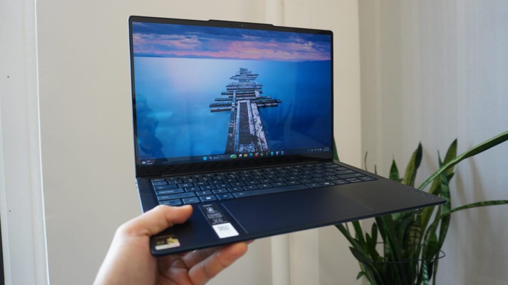 Lenovo Yoga Slim 7x (2026), MacBook Air’ı Rekabet Edecek Performansa Sahip