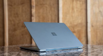 Microsoft, Bellek Kapasitesi Yarısı Olan Daha Uygun Fiyatlı Surface Modellerini Tanıttı