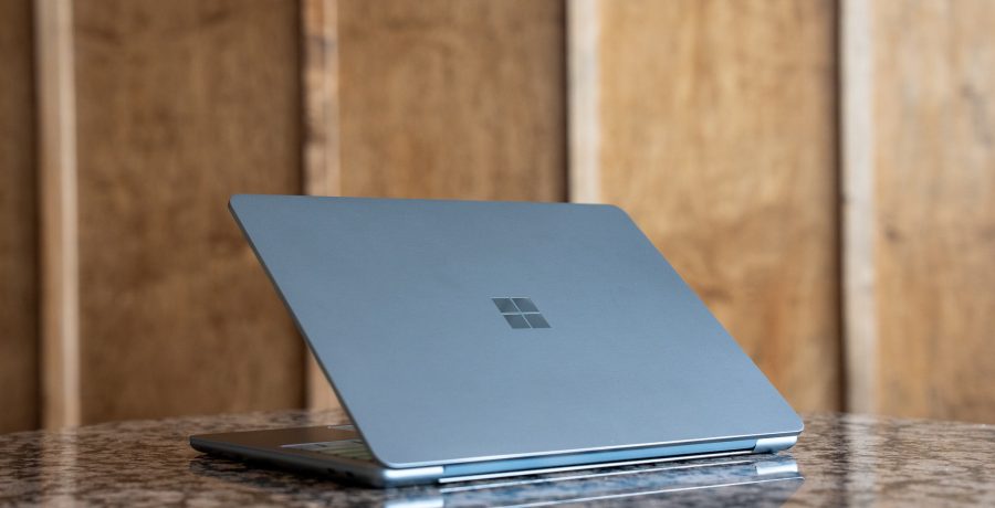 Microsoft, Bellek Kapasitesi Yarısı Olan Daha Uygun Fiyatlı Surface Modellerini Tanıttı