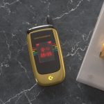 Komodor, efsane PC markasını yeniden canlandırdıktan sonra flip telefonu piyasaya sürüyor