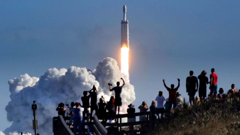 SpaceX, Amazon’u Geride Bırakarak Değerlemesini 2,7 Trilyona Çıkardı