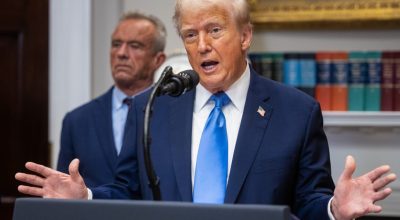 Doktorlar, Trump’ın Danimarka Modeli Aşı Politikasını Çifte Katlamasından Sert Eleştiri Getirdi