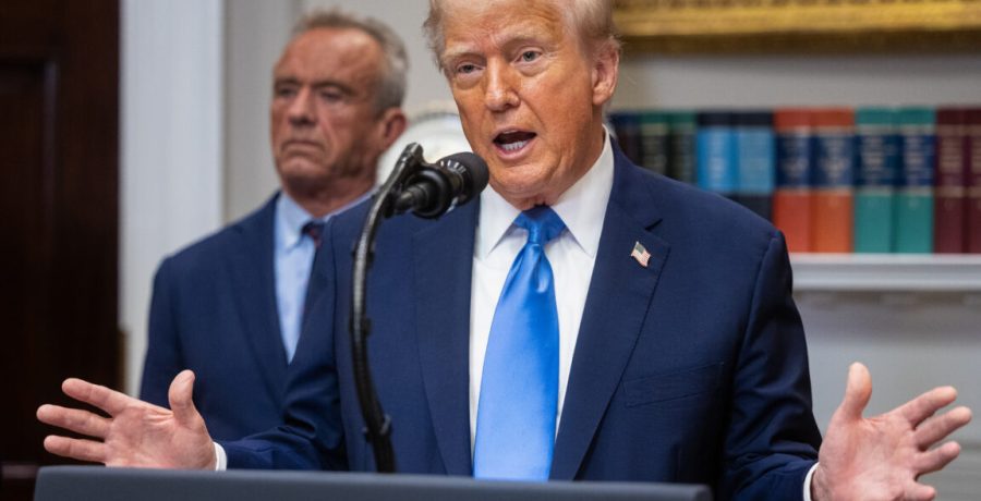 Doktorlar, Trump'ın Danimarka Modeli Aşı Politikasını Çifte Katlamasından Sert Eleştiri Getirdi