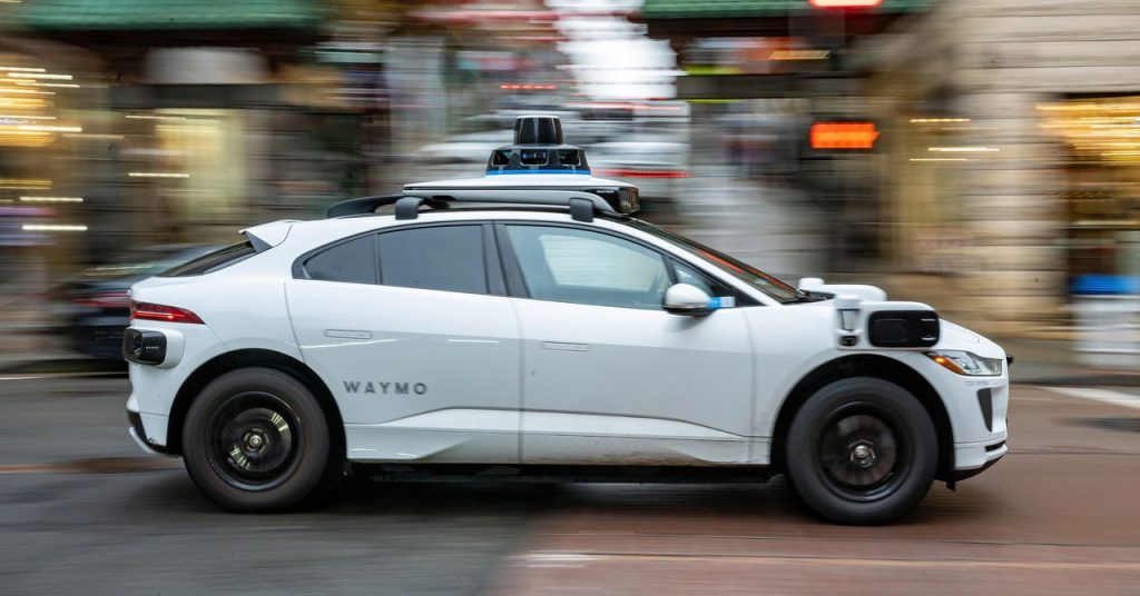 Waymo, Robotaksileri Otoyol İnşaat Alanlarında Hızlı Gitme Riski Nedeniyle Geri Çağırıyor