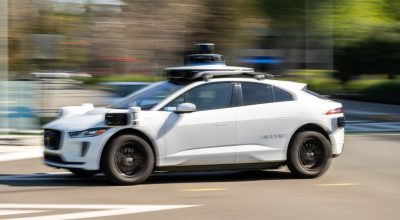 Waymo, yaklaşık 4 000 robotaksiye yol kapatmalarına girme yasağı getirdi