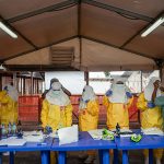 Şüpheli Ebola vakaları testlerin artmasıyla yüzlerce azaldı