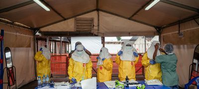 Şüpheli Ebola vakaları testlerin artmasıyla yüzlerce azaldı