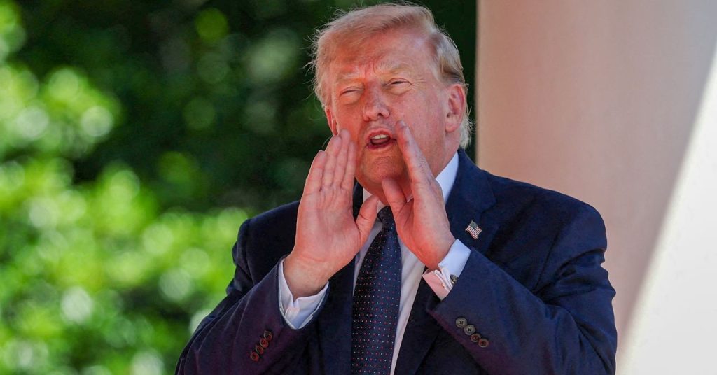Trump, Zuckerberg ve Bezos’un Özlem Dolu Mesajlarını Alay Konusuna Dönüştürdü