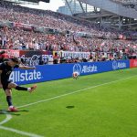 Futbol Topları Havada Nasıl Eğilir?