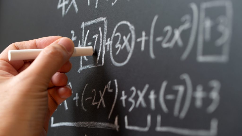 Matematikçiler, endüstrinin alanı ele geçirmesiyle AI’nin mesleklerine tehdit oluşturduğunu uyarıyor