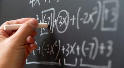 Matematikçiler, endüstrinin alanı ele geçirmesiyle AI’nin mesleklerine tehdit oluşturduğunu uyarıyor