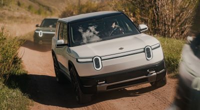 Rivian CEO’su Scaringe, Tesla’nın Cybertruck’ını, Ferrari Luce’u ve R2’nin Geleceğini Değerlendiriyor