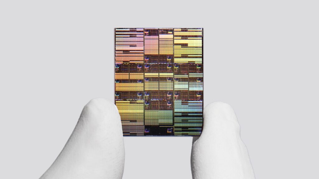 IBM’nin İlk 1 Nanometreden Küçük Çip Tekniği ile 100 Milyar Transistör Varlığı