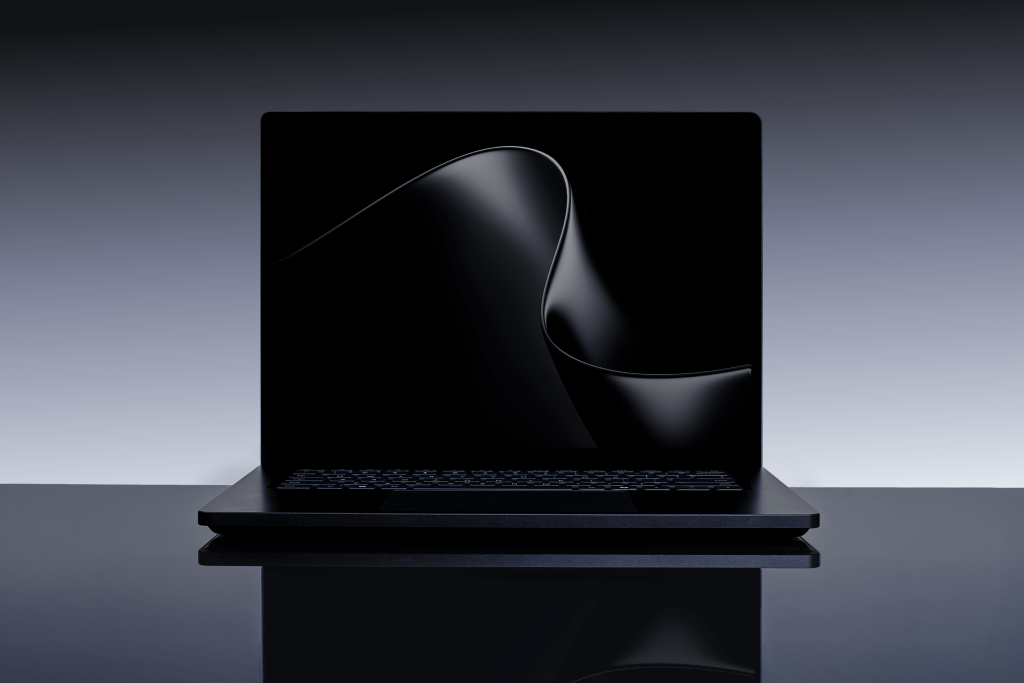 Microsoft Surface Laptop Ultra ve Nvidia RTX Spark