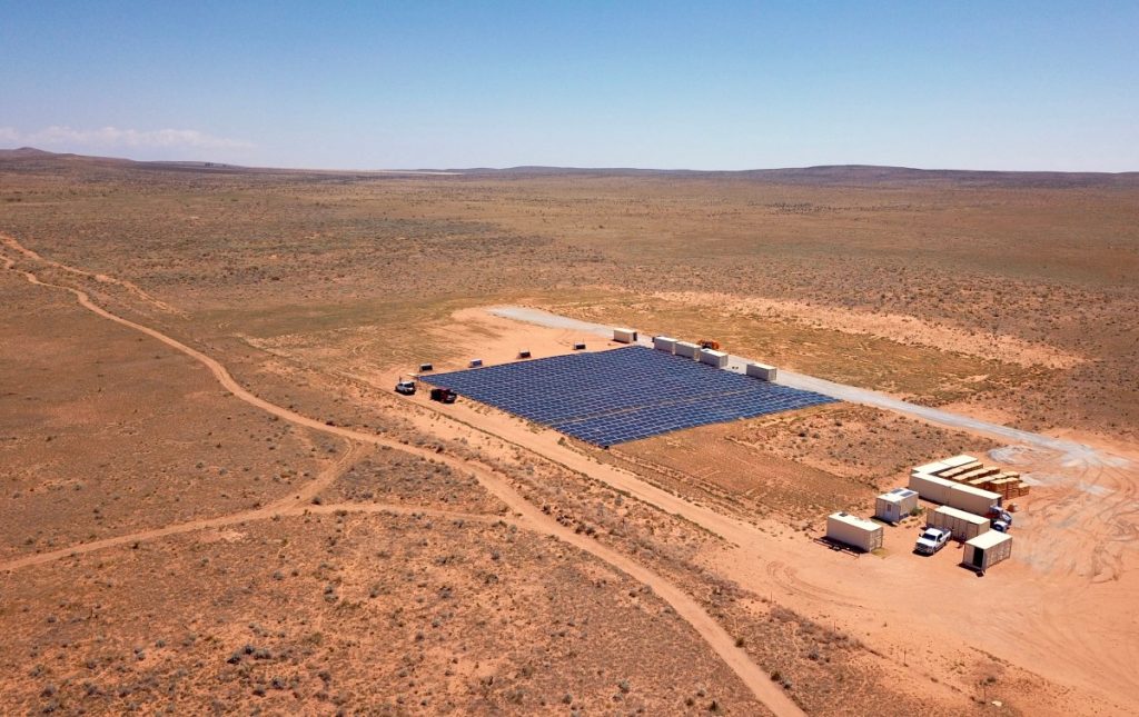 Eski SpaceX çalışanları, AI patlamasını besleyecek güneş ve batarya santrallerini inşa ediyor