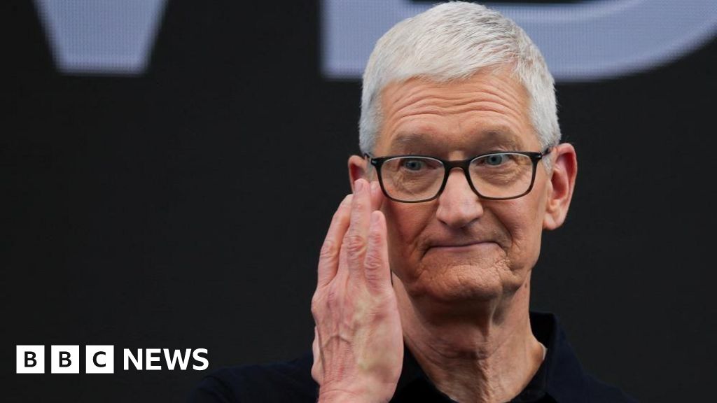 Apple, Siri AI Yenilemesi ve Tim Cook’un Veda Konuşmasıyla Dönüm Noktasına Giriyor
