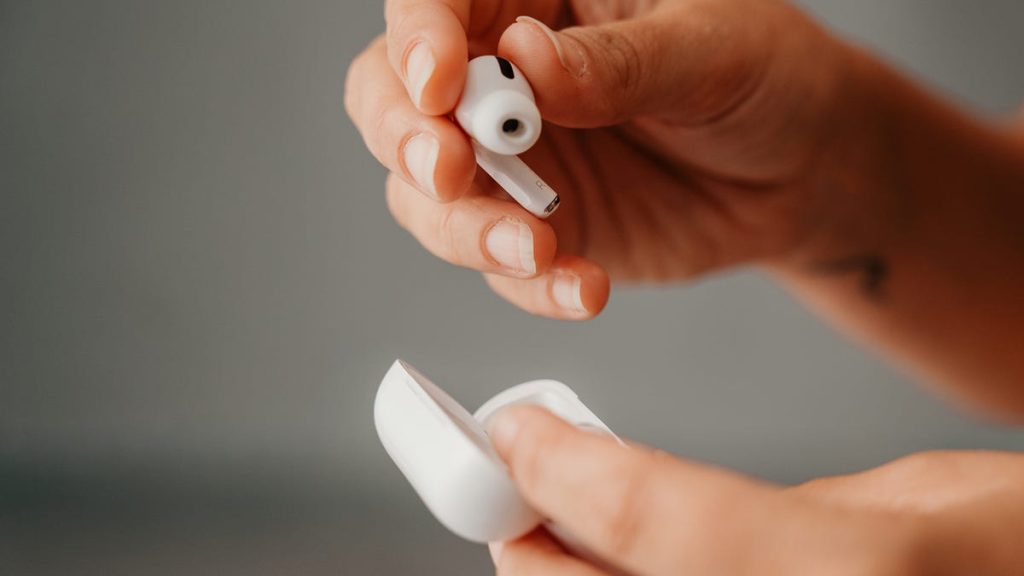 Apple’ın 2027’de Kamera Destekli AirPods’ları Geliyor