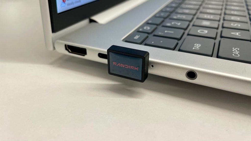 Bozuk Para Boyutundaki Flash Drive ile Dizüstü Bilgisayarınızın Depolama Kapasitesini İkiye Katlayın