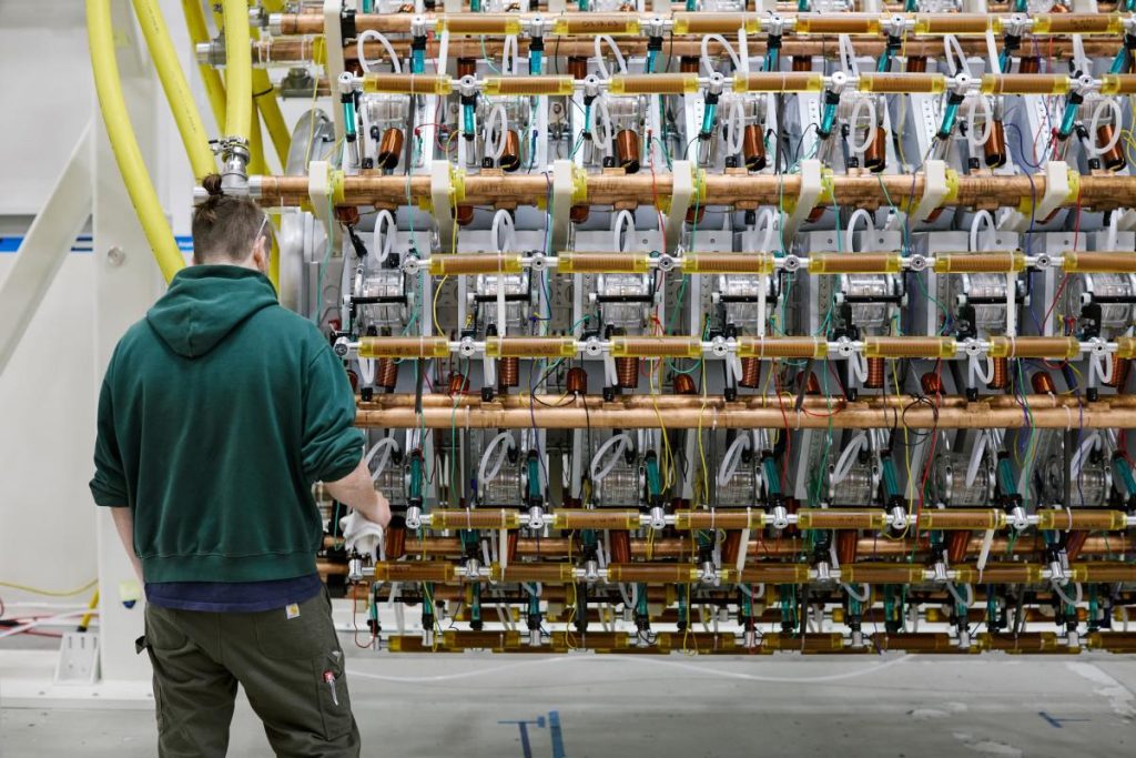 Pacific Fusion’ın yeni prototipi 80 nanosaniyelik bir darbe ile 440 GW üretiyor